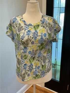 Crown & Ivy Floral Blue & Green Vase Print Top With Ruffle Sleeves